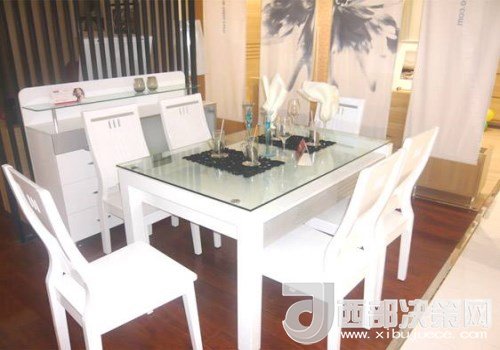 喜歡白色餐桌 但椅子該如何搭配？