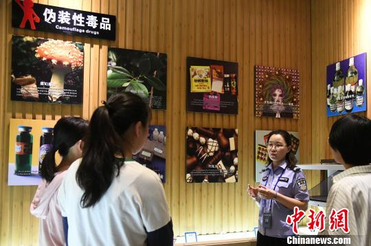 山西省司法行政戒毒系統(tǒng)積極面向社會開展禁毒警示教育?！　　⊥踅ㄜ?攝