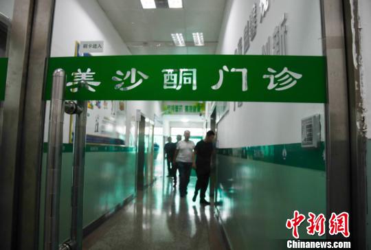 有數(shù)據(jù)顯示，十年來，山西省司法行政戒毒系統(tǒng)累計收治戒毒人員總數(shù)6萬余人。截至目前，在冊強制隔離戒毒人員、自愿戒毒人員、戒毒康復(fù)人員、美沙酮維持治療人員共1.2萬余人?！⊥踅ㄜ?攝