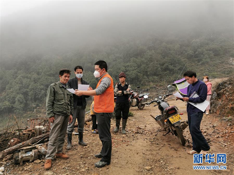 （決戰(zhàn)決勝脫貧攻堅(jiān)·圖文互動(dòng)）（5）另一種“逆行”——廣西5300余名駐村第一書(shū)記提前返崗?fù)渡怼皟删€(xiàn)作戰(zhàn)”