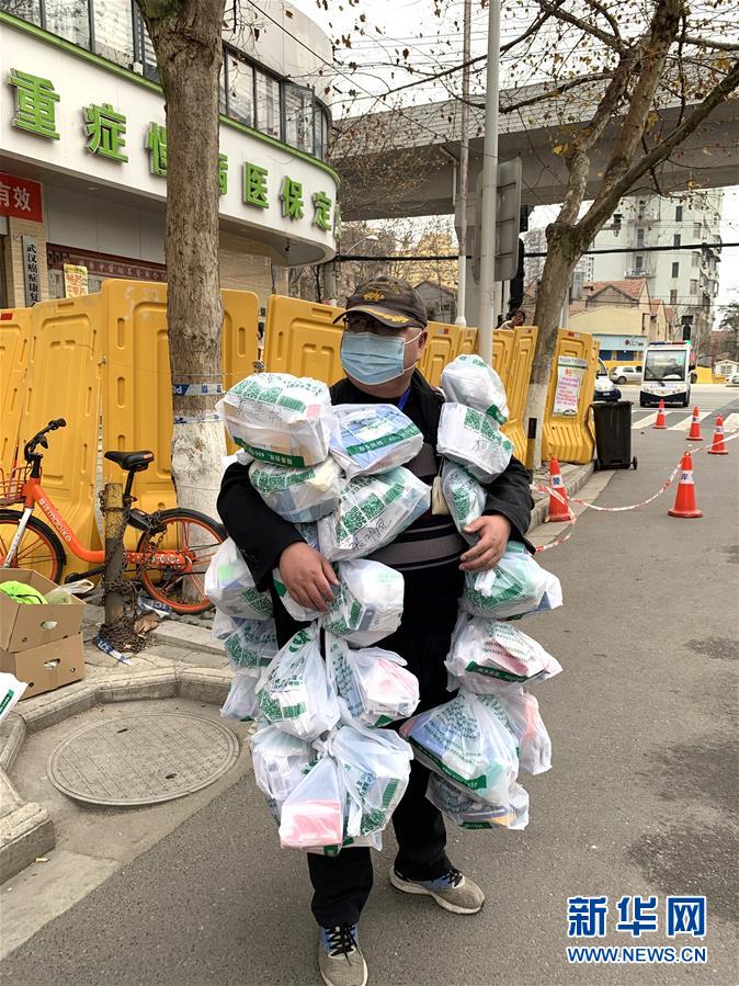 （新華全媒頭條·圖文互動）（11）上下同心，守望相助——中國抗疫眾志成城的生動實(shí)踐