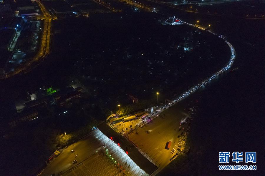 （新華全媒頭條·圖文互動）（14）上下同心，守望相助——中國抗疫眾志成城的生動實(shí)踐