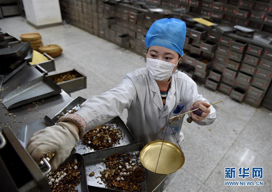 （聚焦疫情防控·圖文互動）（14）分秒必爭！一切為了治病救人——中國抗疫生命至上的生動實踐