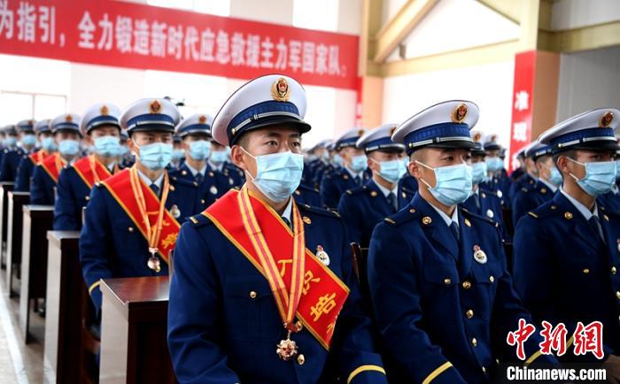 授銜表彰儀式現(xiàn)場?！⒅铱?攝