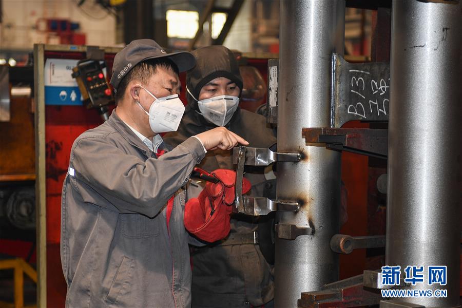 （在習(xí)近平新時(shí)代中國特色社會主義思想指引下——新時(shí)代新作為新篇章·習(xí)近平總書記關(guān)切事·圖文互動(dòng)）（7）汗水的味道——記錄奮戰(zhàn)在復(fù)工復(fù)產(chǎn)一線的勞動(dòng)者