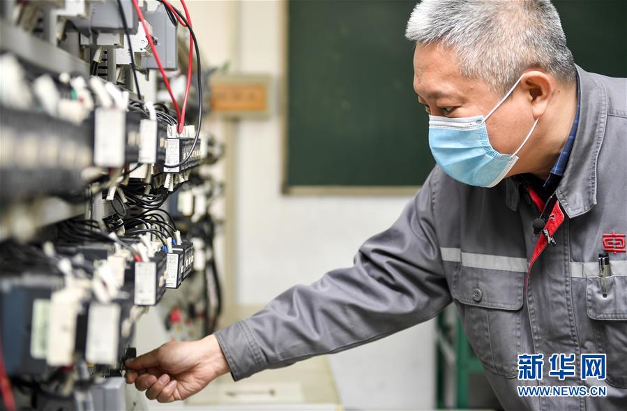 （在習(xí)近平新時(shí)代中國特色社會主義思想指引下——新時(shí)代新作為新篇章·習(xí)近平總書記關(guān)切事·圖文互動(dòng)）（5）汗水的味道——記錄奮戰(zhàn)在復(fù)工復(fù)產(chǎn)一線的勞動(dòng)者