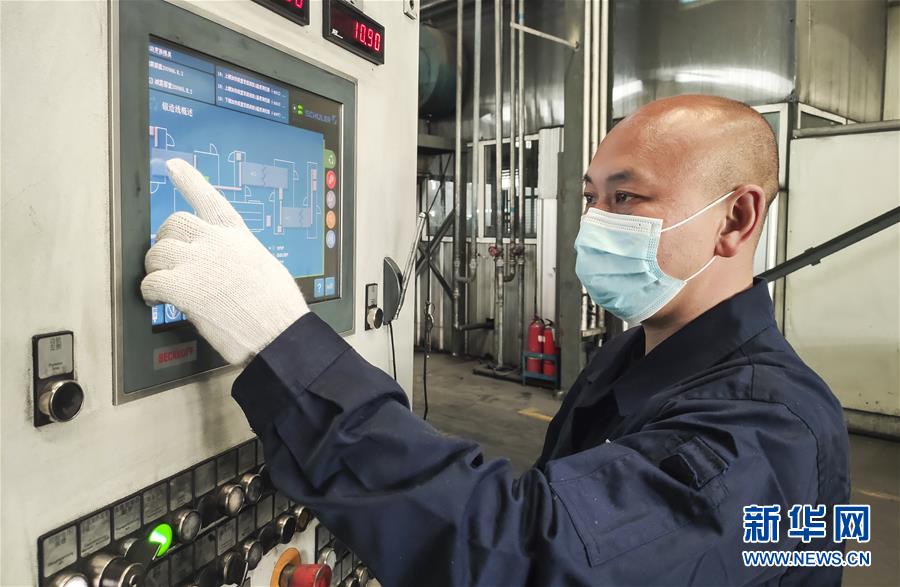 （在習(xí)近平新時(shí)代中國特色社會主義思想指引下——新時(shí)代新作為新篇章·習(xí)近平總書記關(guān)切事·圖文互動(dòng)）（2）汗水的味道——記錄奮戰(zhàn)在復(fù)工復(fù)產(chǎn)一線的勞動(dòng)者
