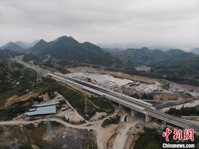 貴州省首條城際高速鐵路——安六鐵路開始聯(lián)調(diào)聯(lián)試。中國鐵路成都局集團(tuán)公司供圖