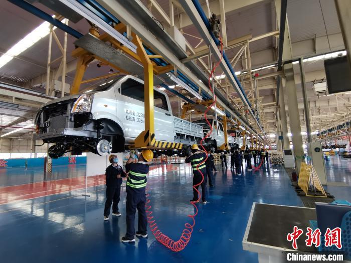 4月初，成功汽車(chē)全面復(fù)工復(fù)產(chǎn)。尤其是隨著疫情得到控制，該公司的生產(chǎn)力度也不斷加大?！「唢w 攝