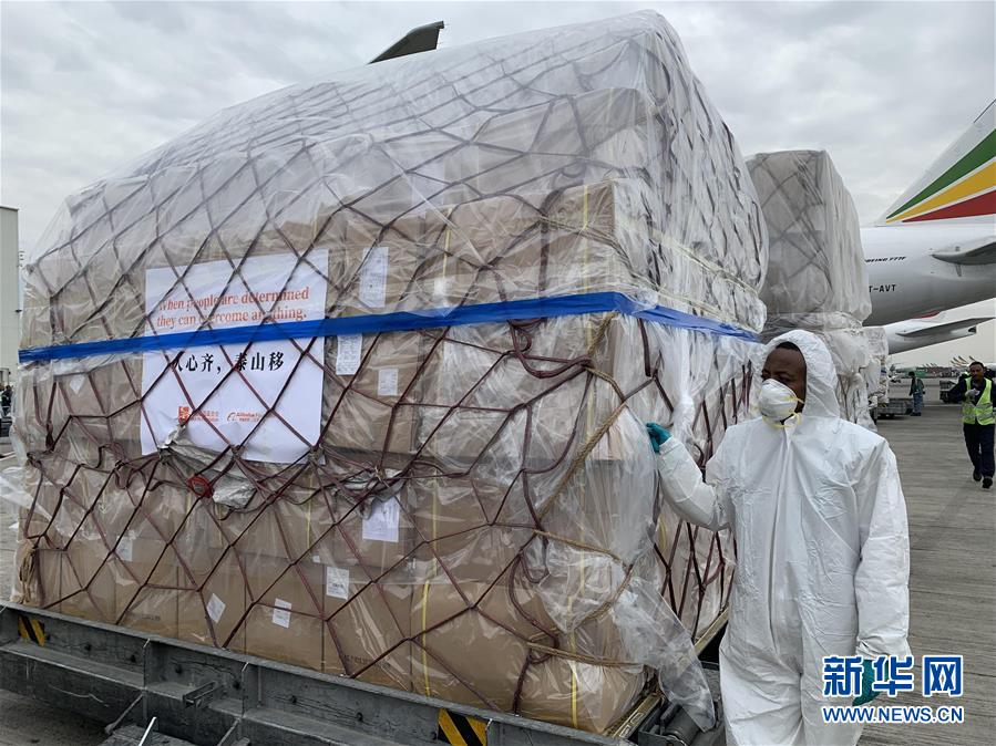 （新華全媒頭條·圖文互動）（14）“始終把人民群眾生命安全和身體健康放在第一位”——中國抗疫彰顯“生命至上、人民至上”理念