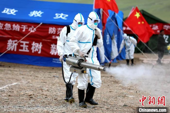 圖為進(jìn)行現(xiàn)場(chǎng)消毒。青海省應(yīng)急廳